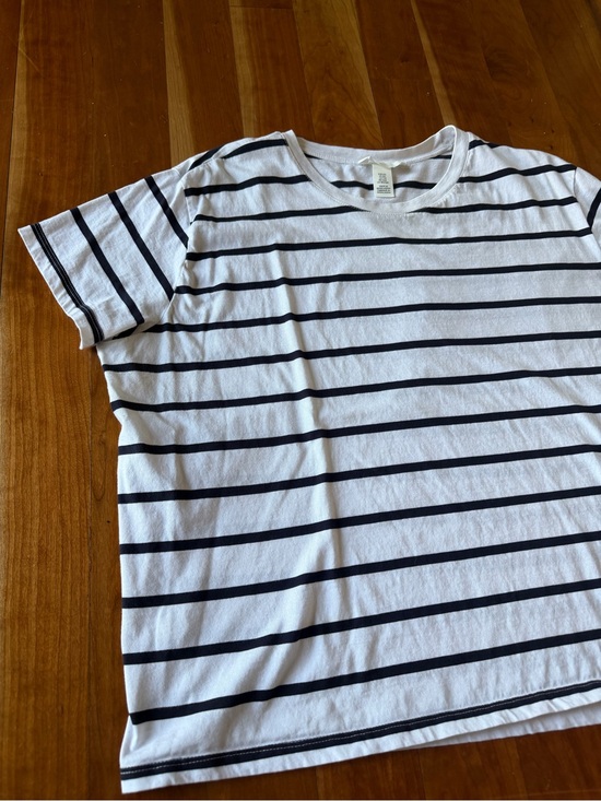 H&M Tops - H&M women’s white and navy blue striped shirt size XXL like new condition soft